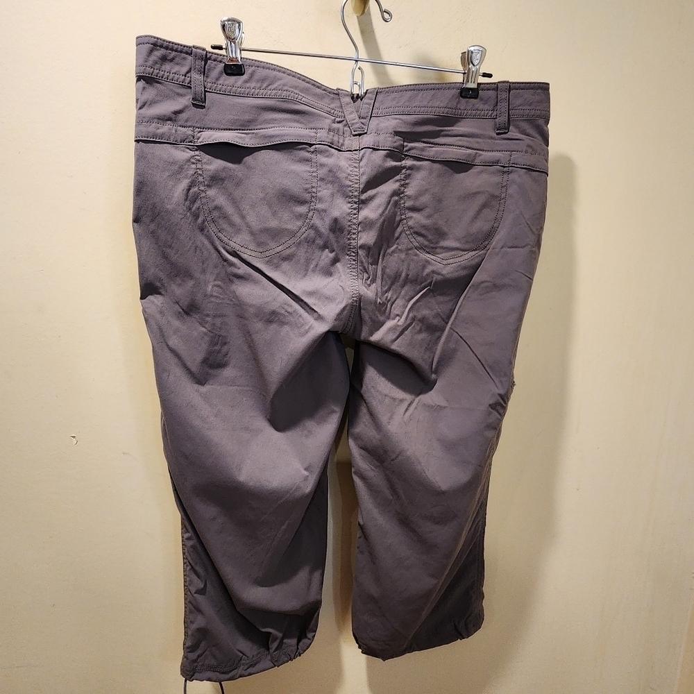 Eddy Bauer Women's Gray Capri Pants Size 12 - Picture 11 of 15